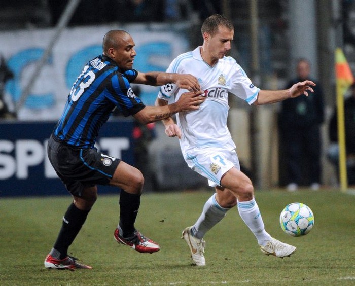 Marseille dồn lên tấn công trong khi Inter Milan bị dồn vào thế phải chống đỡ